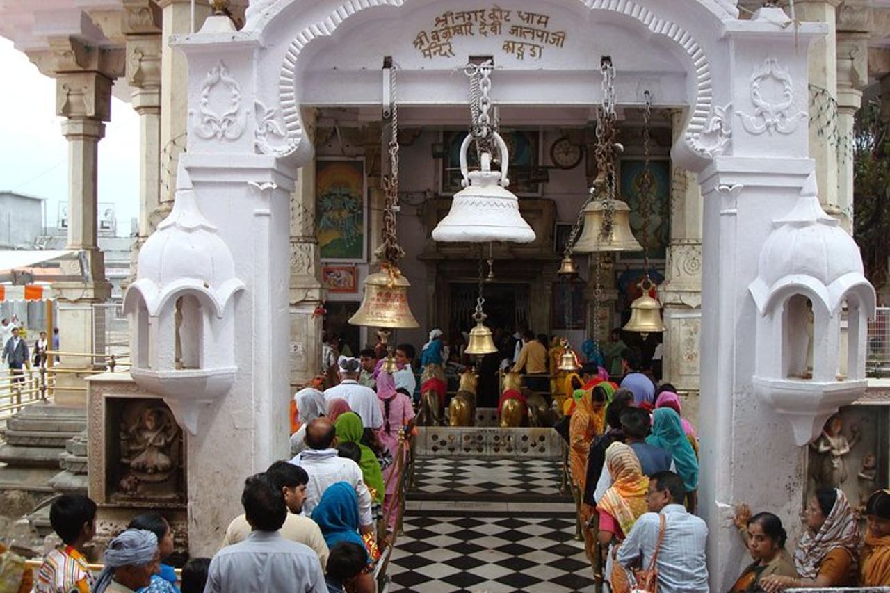 Tour storico tra cui il forte dell'Unesco Kangra e il tempio del taglio della roccia di Dharamshala — 3