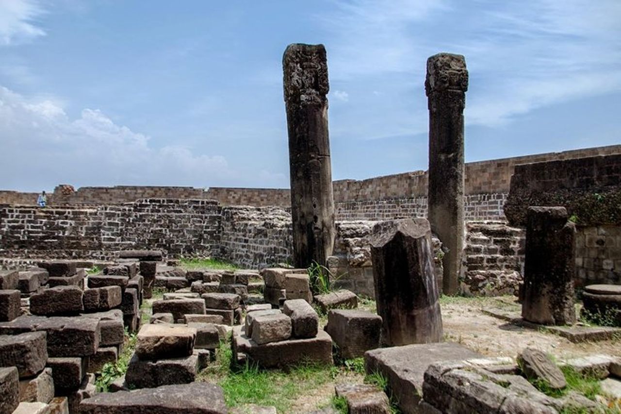 Tour storico tra cui il forte dell'Unesco Kangra e il tempio del taglio della roccia di Dharamshala — 6