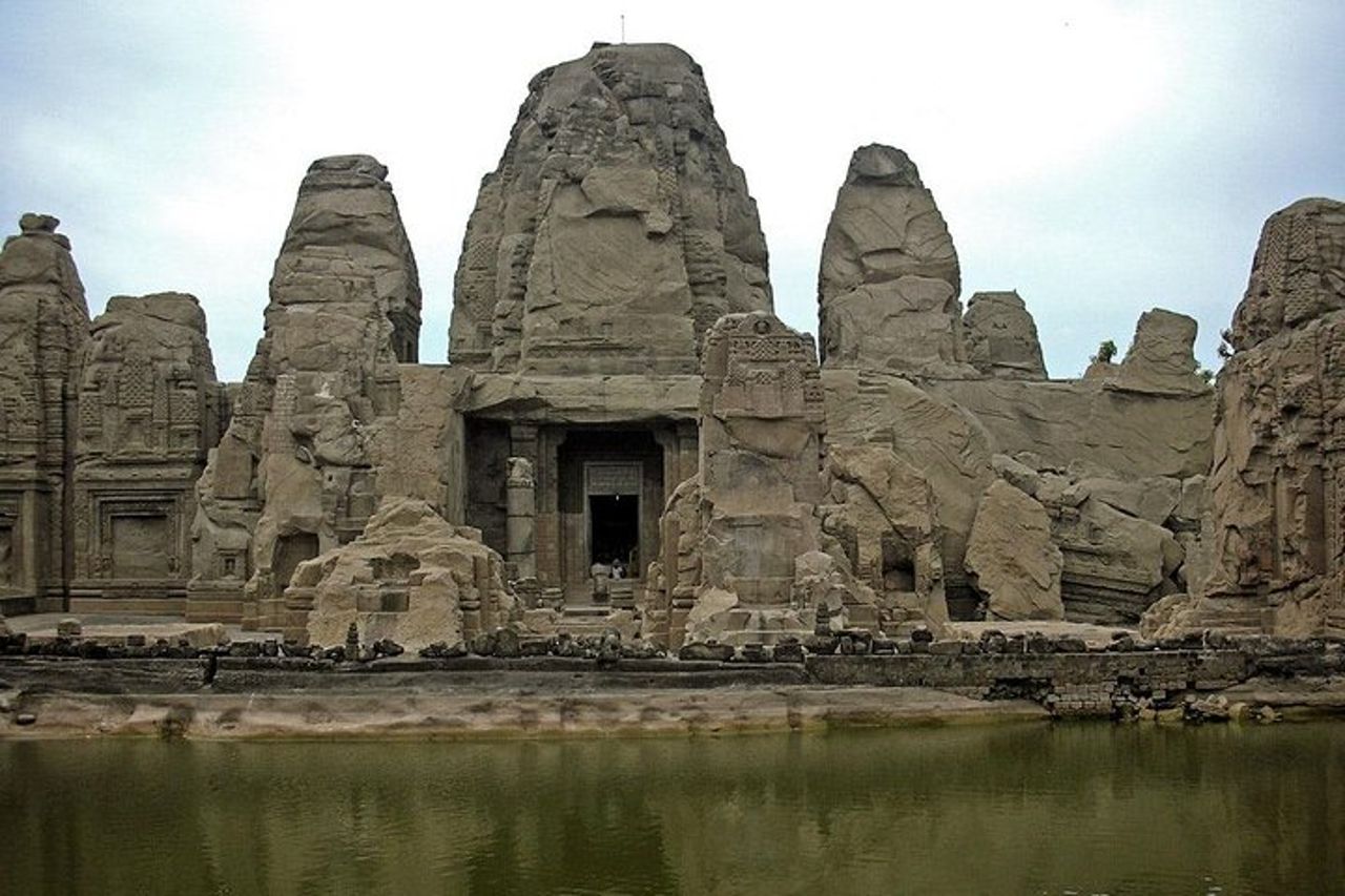 Tour storico tra cui il forte dell'Unesco Kangra e il tempio del taglio della roccia di Dharamshala — 8