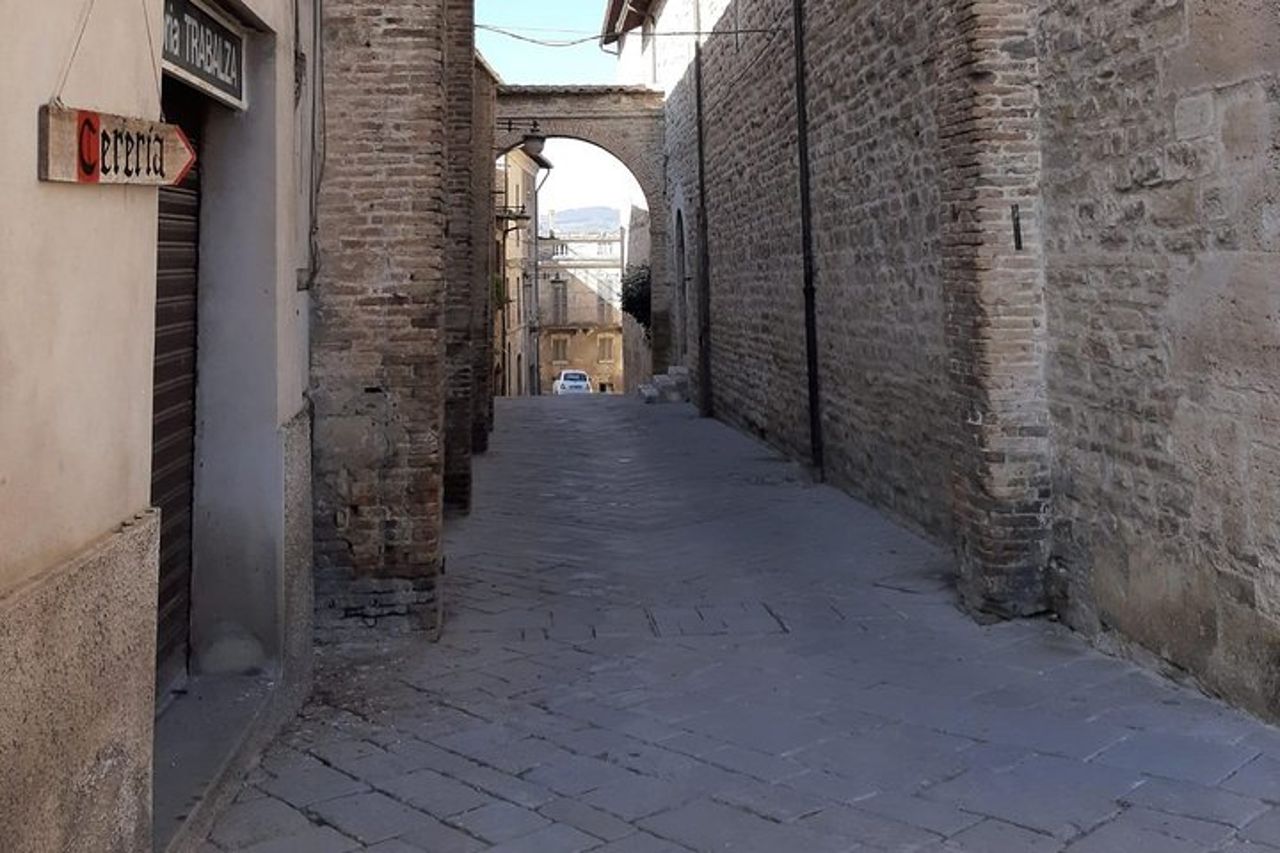 Tour privato a piedi di Bevagna con guida ufficiale — 2