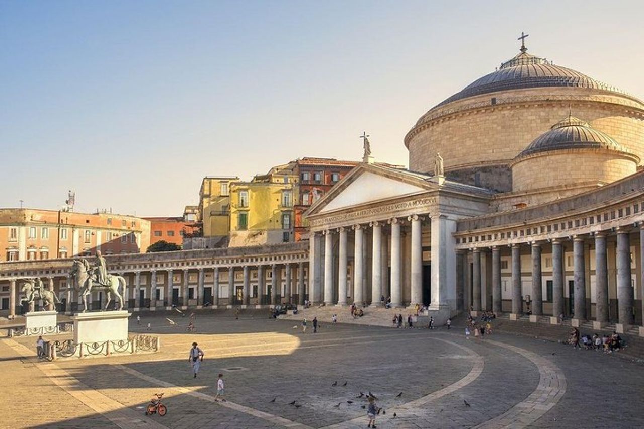 Gita di un giorno da Napoli: Reggia di Caserta e Napoli - tour privato — 6