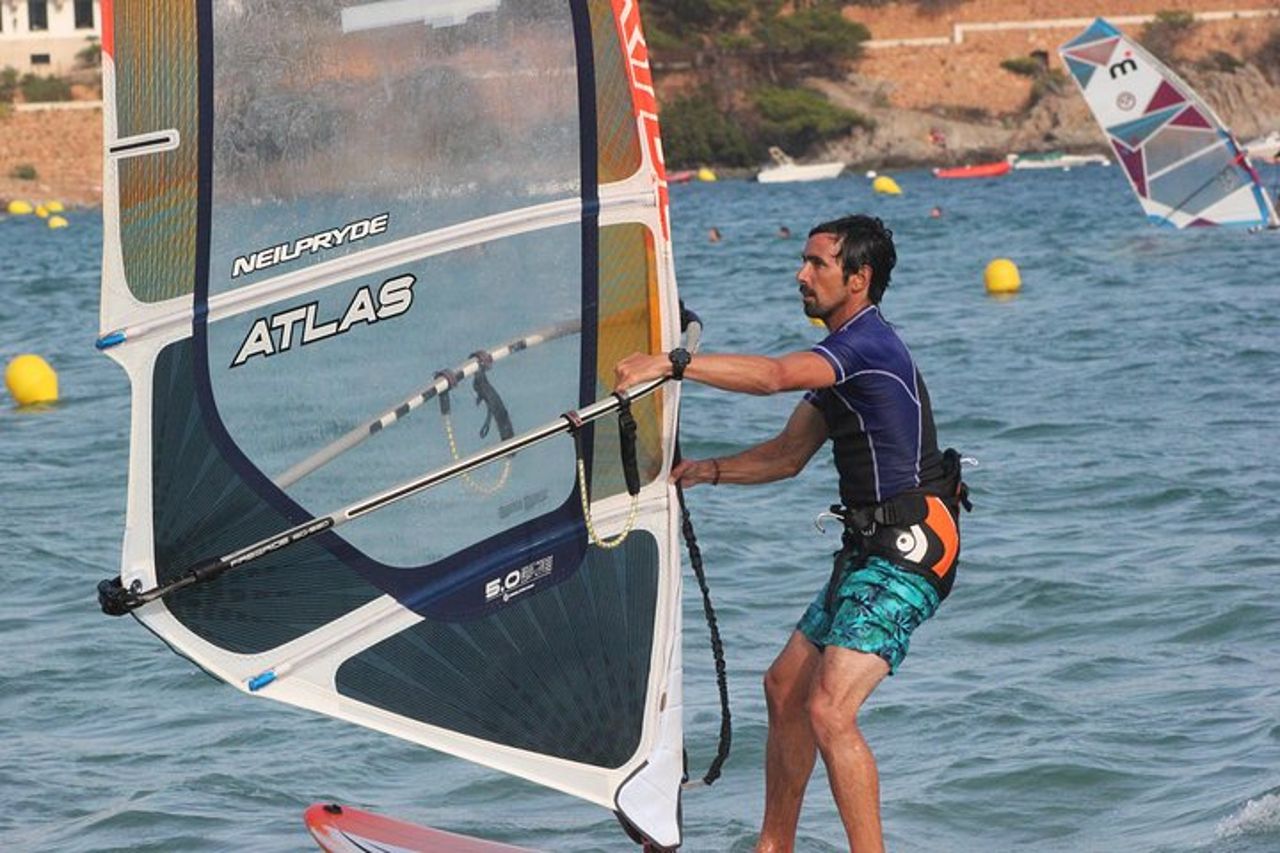 Costa Brava: Sessione di Windsurf di 2 ore — 3