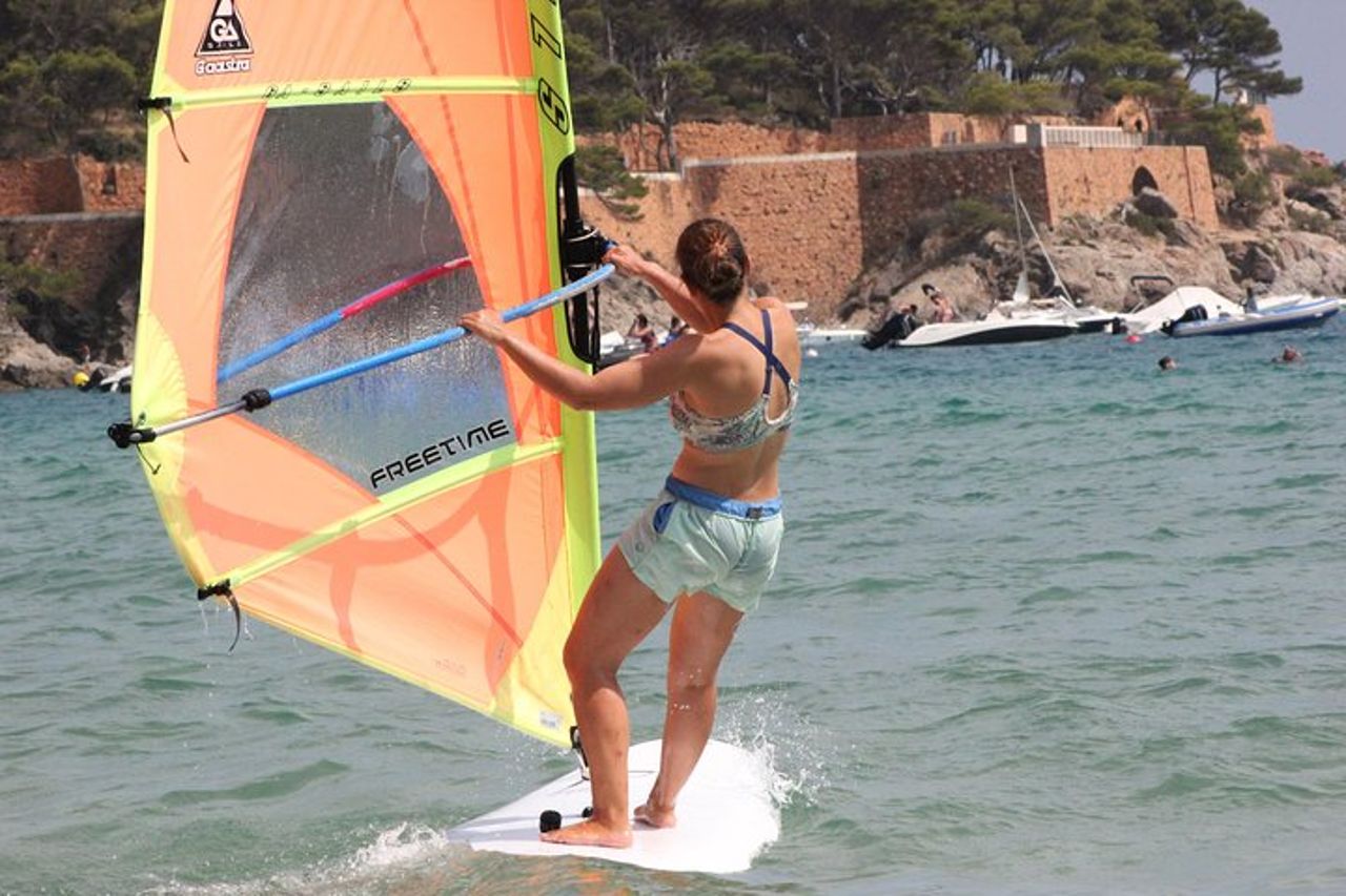 Costa Brava: Sessione di Windsurf di 2 ore — 2