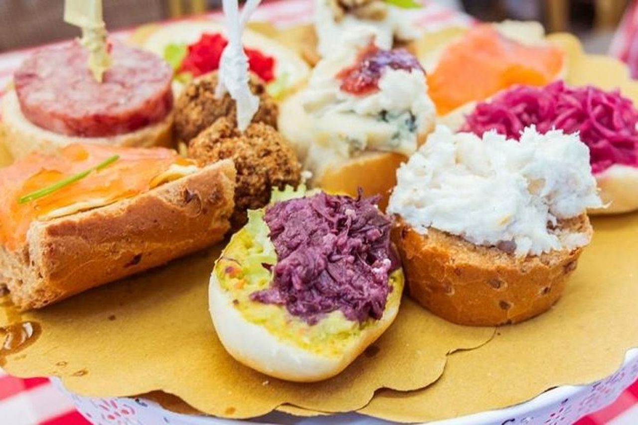 L'arte dell'aperitivo italiano con un locale: Impara e divertiti ad Asti — 6