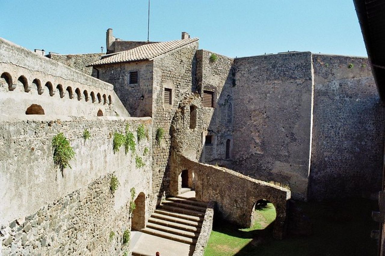 Gita di un giorno da Roma: Sutri e il lago di Bracciano - tour privato — 9