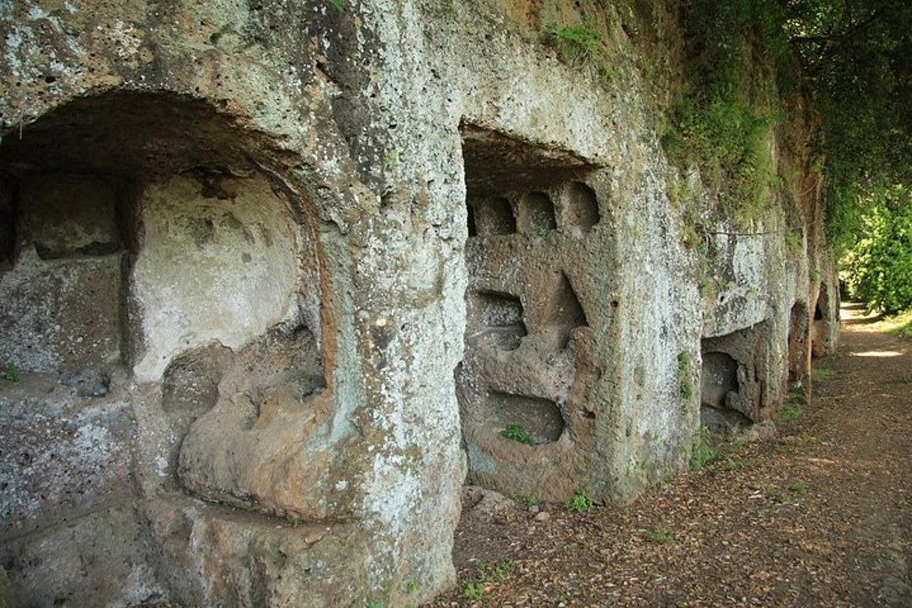 Gita di un giorno da Roma: Sutri e il lago di Bracciano - tour privato — 3
