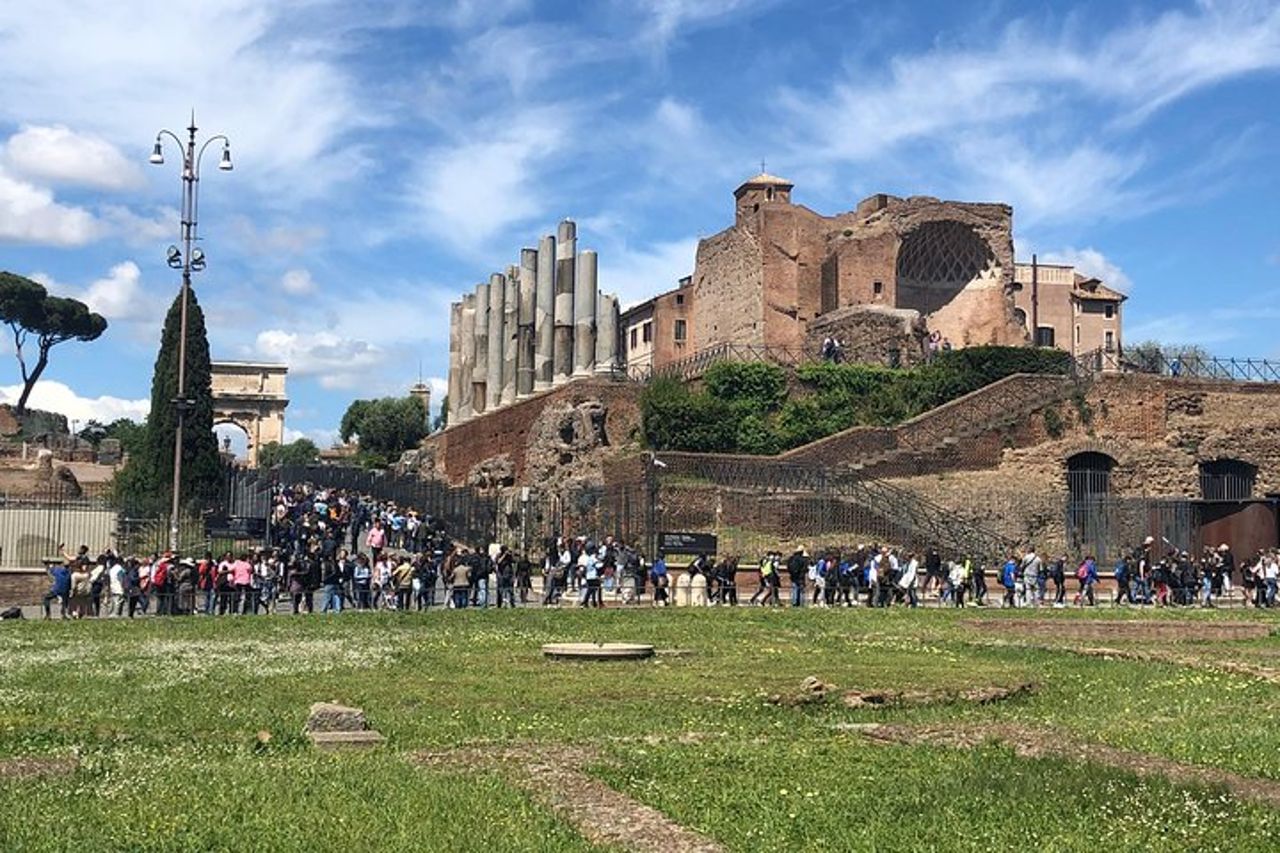 2 giorni: Colosseo, Musei Vaticani, Catacombe e Tour Privati Highlights di Tivoli — 8