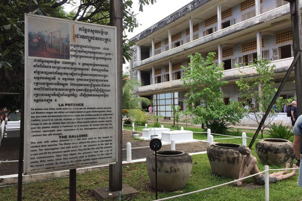 Mezza giornata privata al campo di sterminio e al museo genocida S21 di Phnom Penh — 3