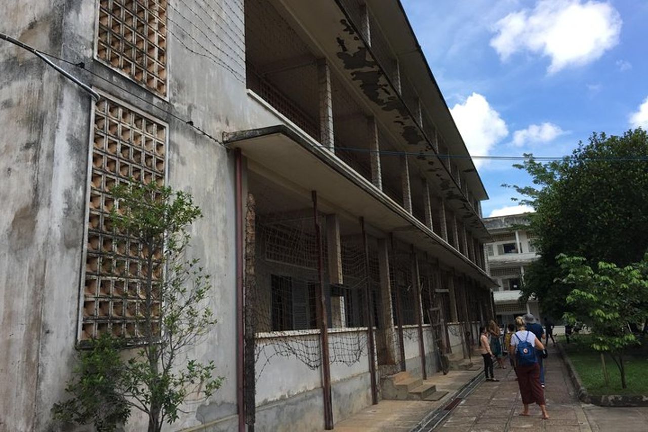Mezza giornata privata al campo di sterminio e al museo genocida S21 di Phnom Penh — 7