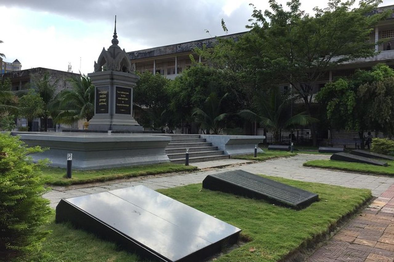Mezza giornata privata al campo di sterminio e al museo genocida S21 di Phnom Penh — 9
