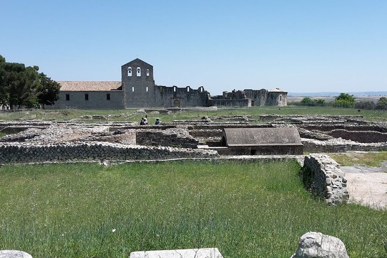 Venosa, antica colonia romana e città del vino Aglianico — 4