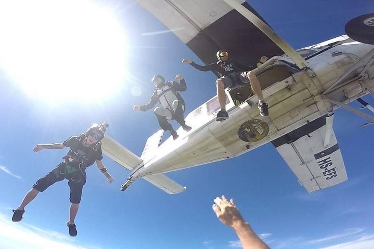 Drop Zone: Thai Sky Adventures Pattaya con trasferimento di ritorno — 3