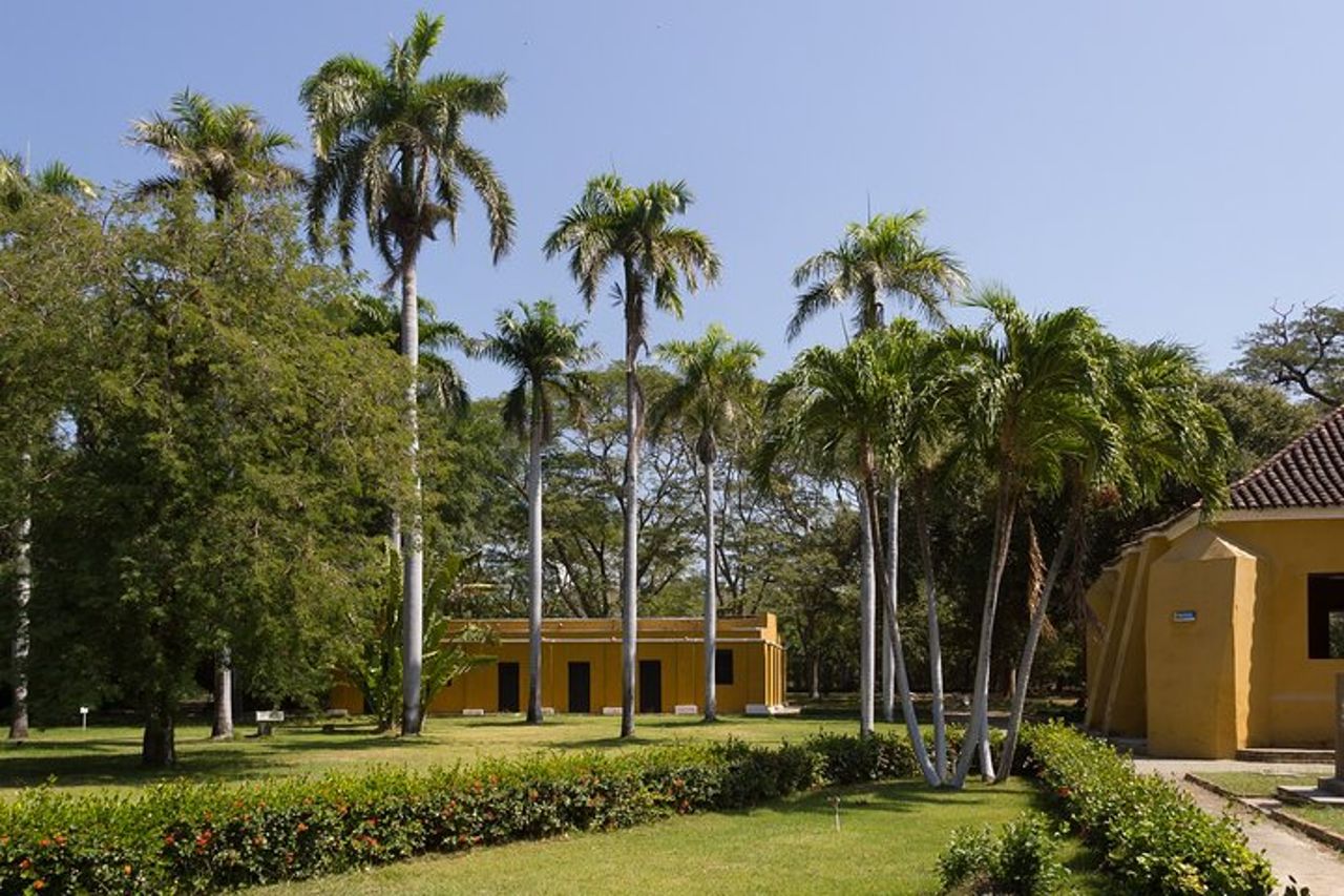 Tour della città vecchia e della città di Quinta San Pedro Santa Marta — 3