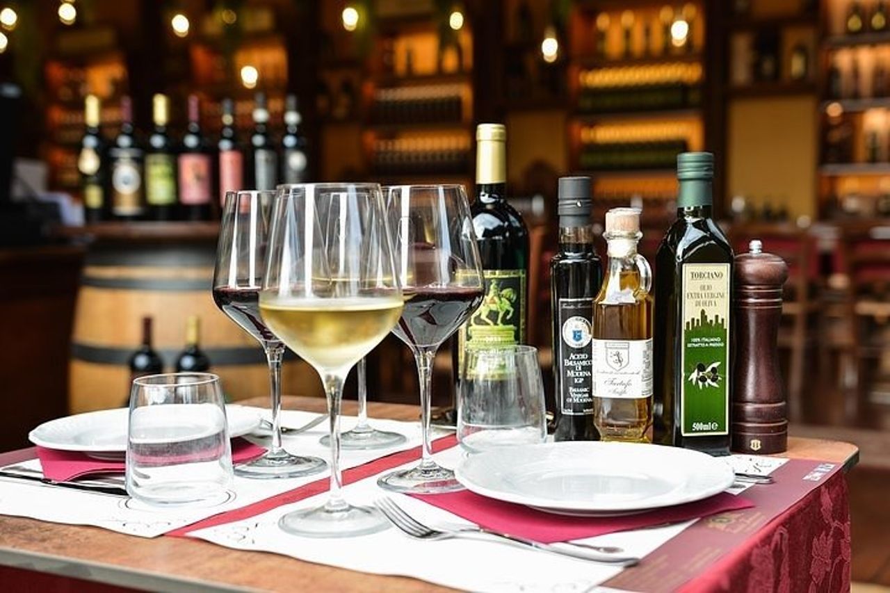 Degustazione Vino & Gourmet - Bevande incluse — 6