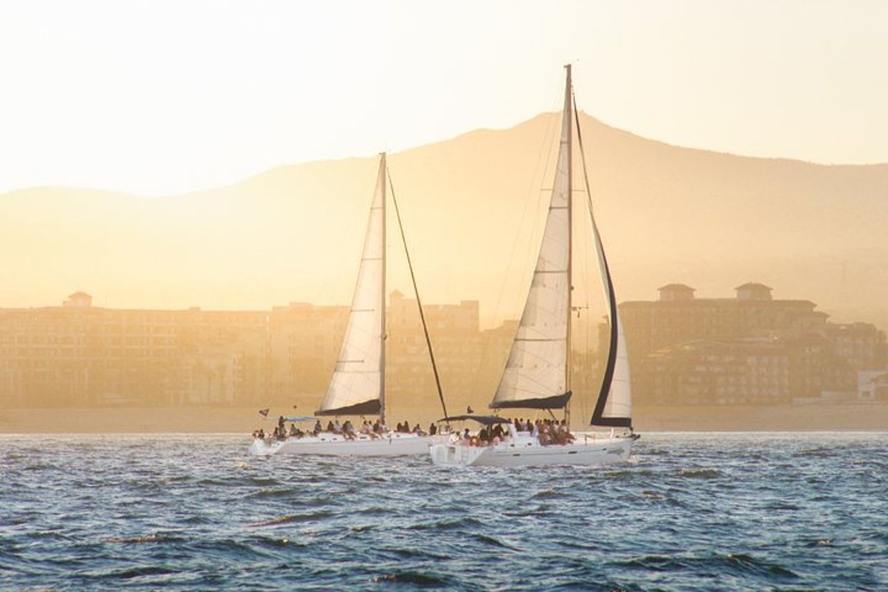 Los Cabos Luxury Sunset Sail con antipasti leggeri e Open Bar — 2