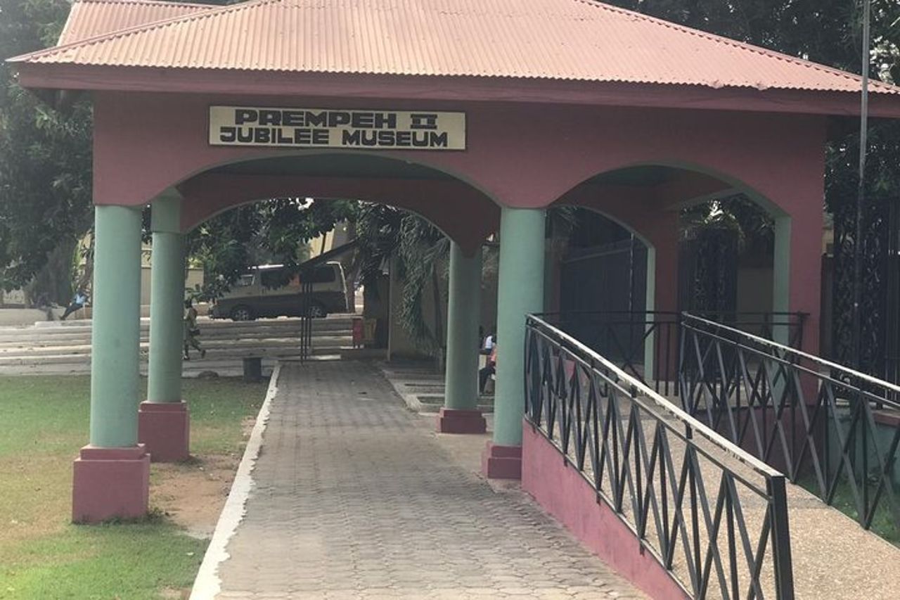 Tour privato della città di mezza giornata di Kumasi con pranzo — 5