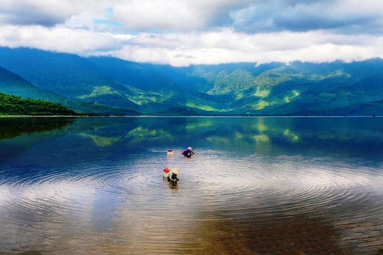 Auto privata Hoi An To Hue con autista che parla inglese — 9
