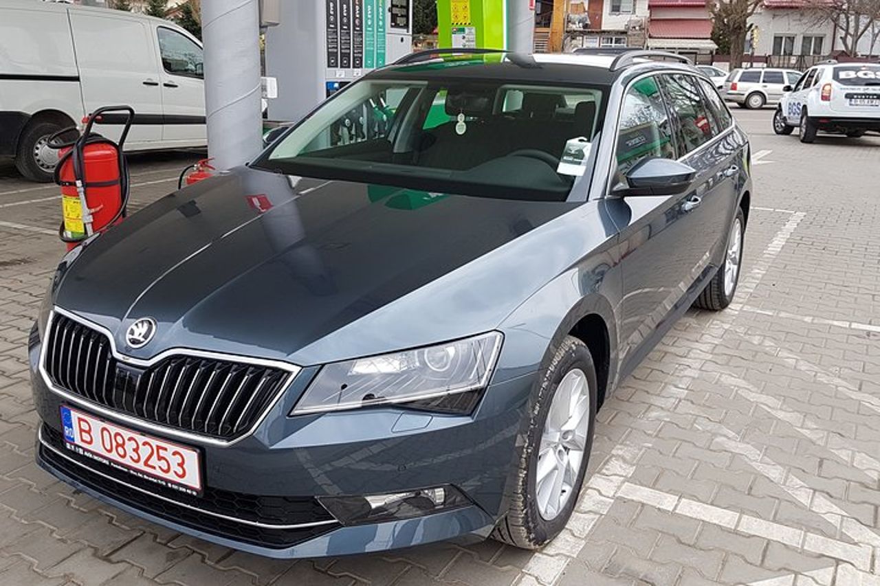 Brasov a Bucarest - Trasferimento guidato privato - Auto e autista — 3