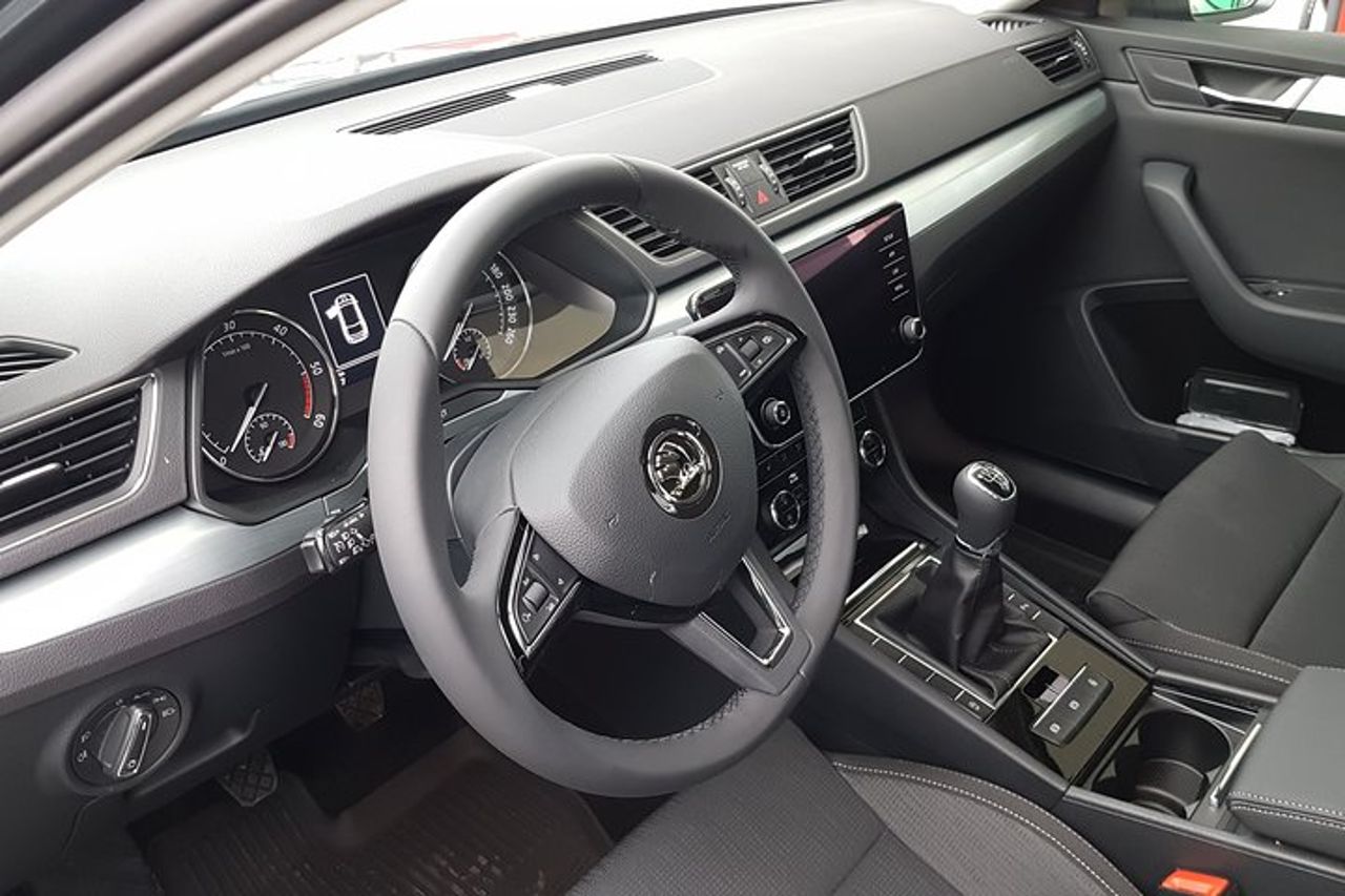 Brasov a Bucarest - Trasferimento guidato privato - Auto e autista — 4