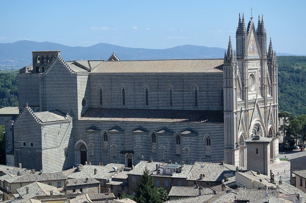 Orvieto, il Duomo e la città sulla rupe – Tour Privato — 4