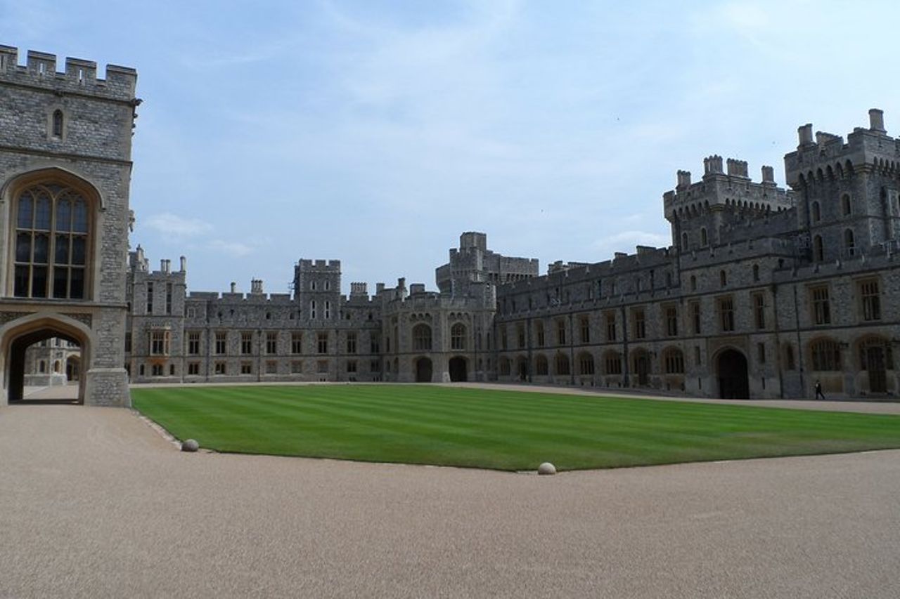 Windsor Castle e Hampton Court Palace, tour privato con pass d'ingresso — 8