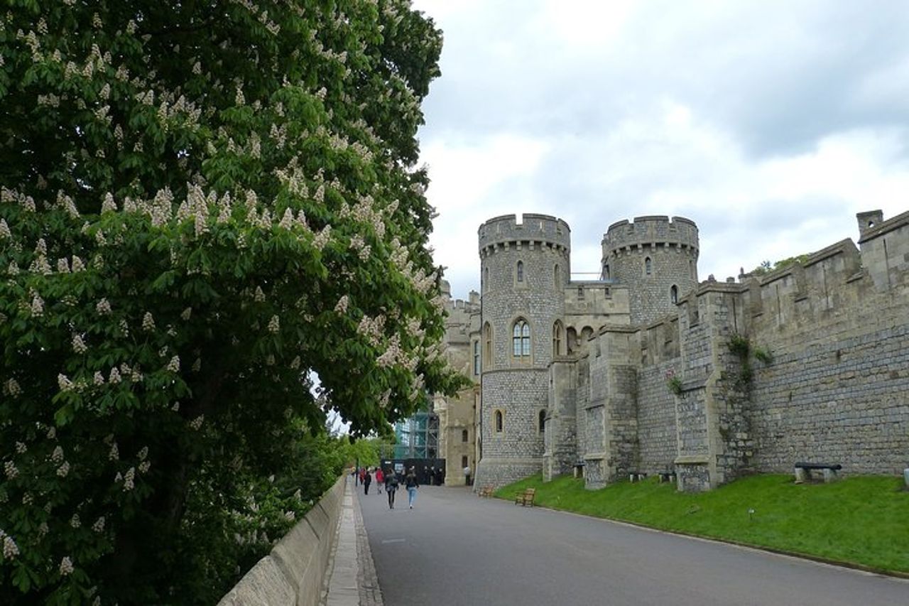 Windsor Castle e Hampton Court Palace, tour privato con pass d'ingresso — 6