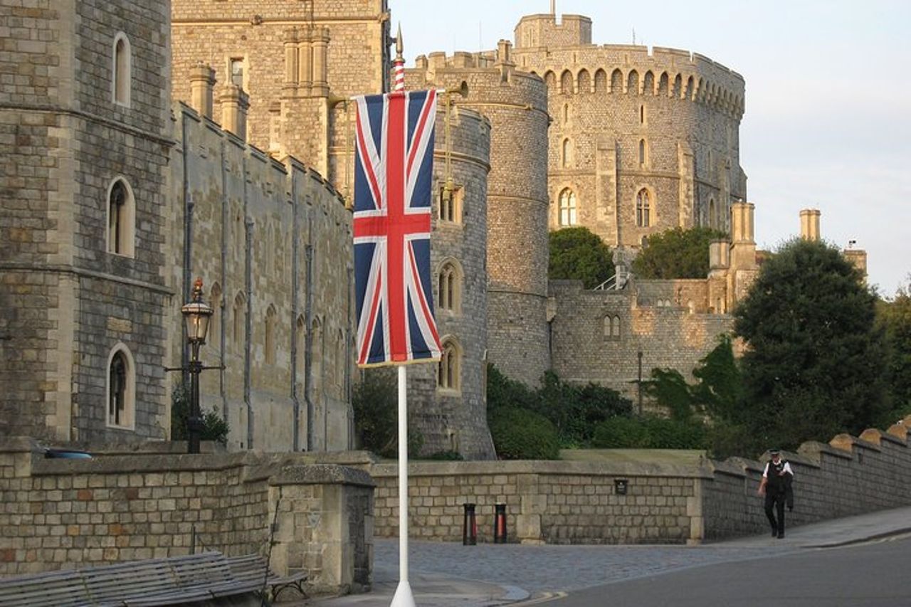 Windsor Castle e Hampton Court Palace, tour privato con pass d'ingresso — 7