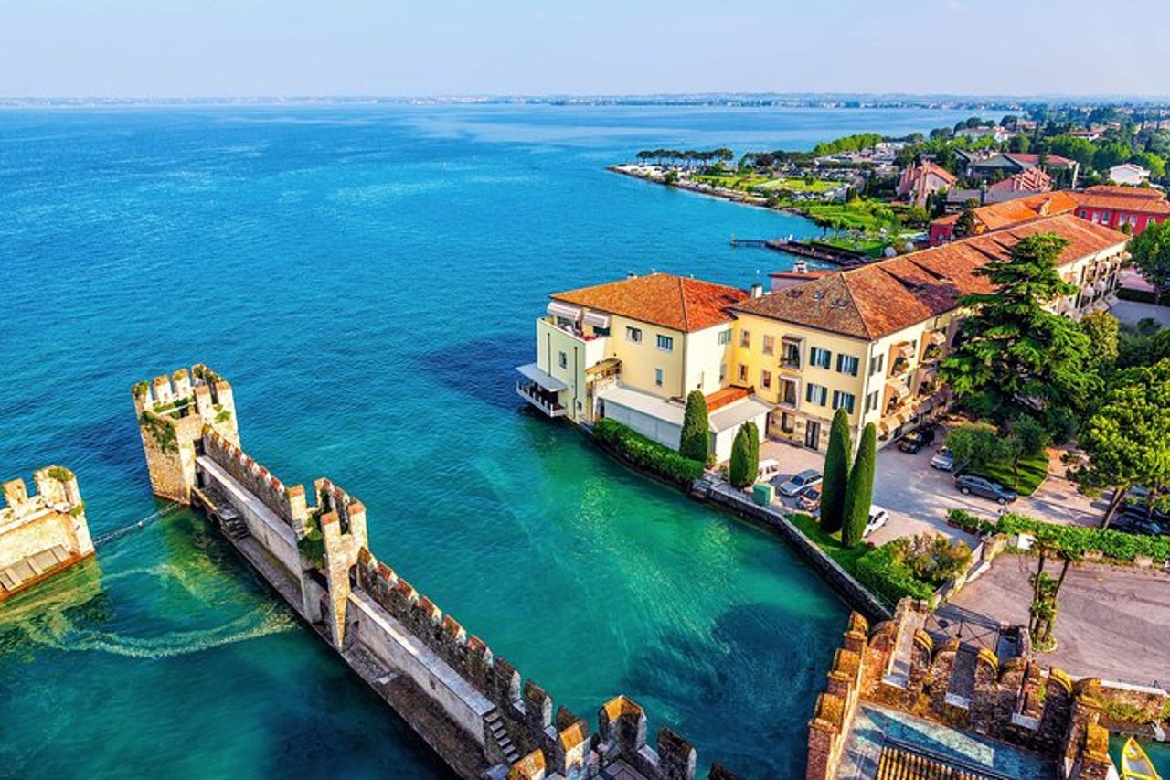 Tour privato di Sirmione incantata: un romantico viaggio nel tempo — 2