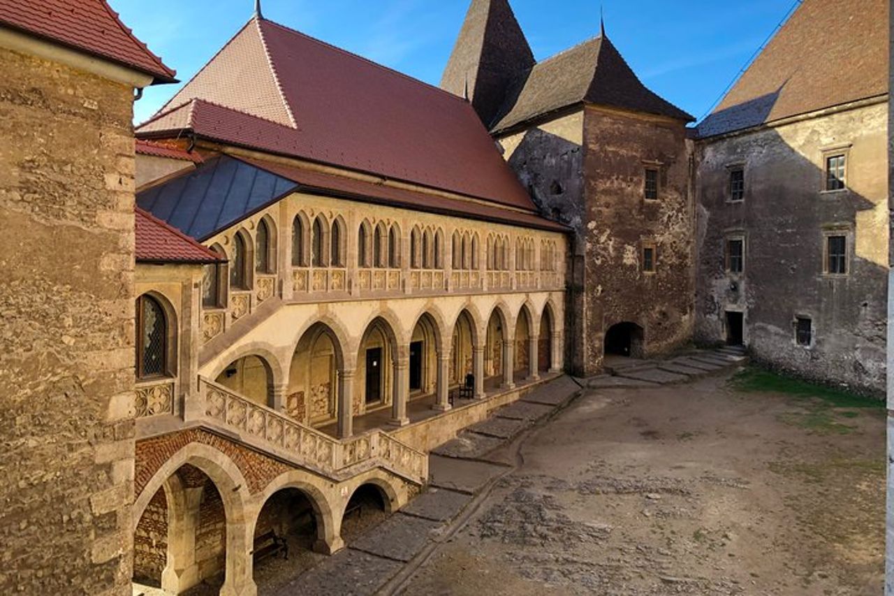 Visita al castello di Corvin a Hunedoara e Alba Iulia — 7