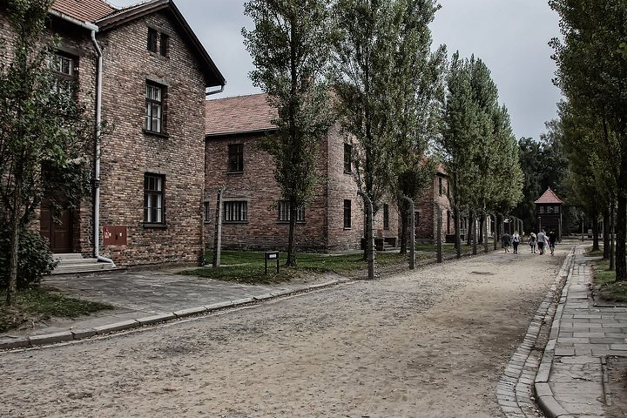Tour di un giorno ad Auschwitz e Birkenau da Cracovia con trasferimento privato — 5