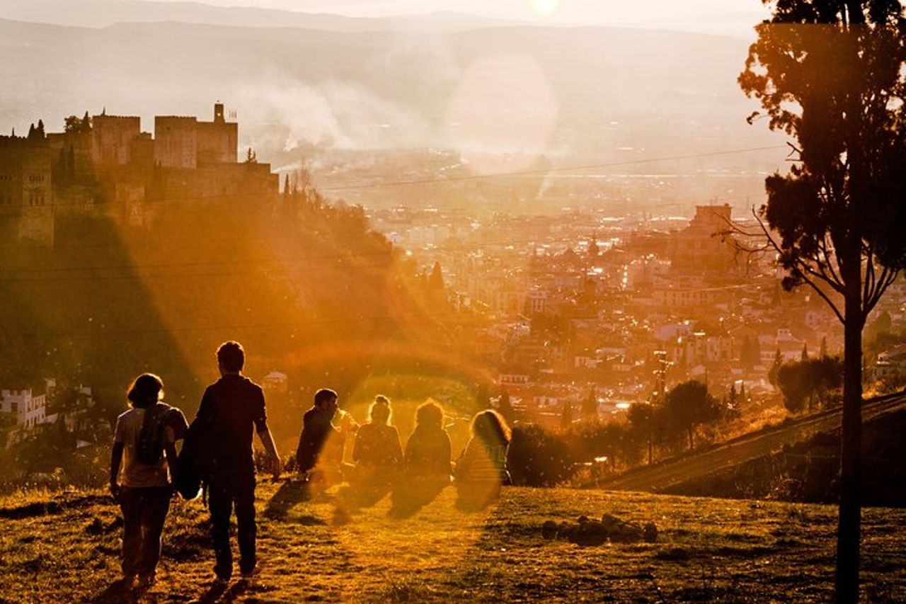 Tour a piedi al tramonto ad Albaicín e Sacromonte