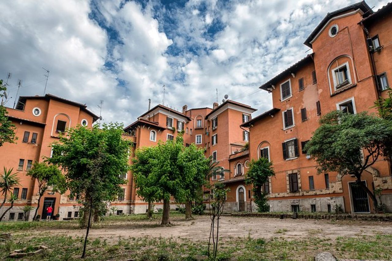Photo Tour a Garbatella, il quartiere delle case giardino
