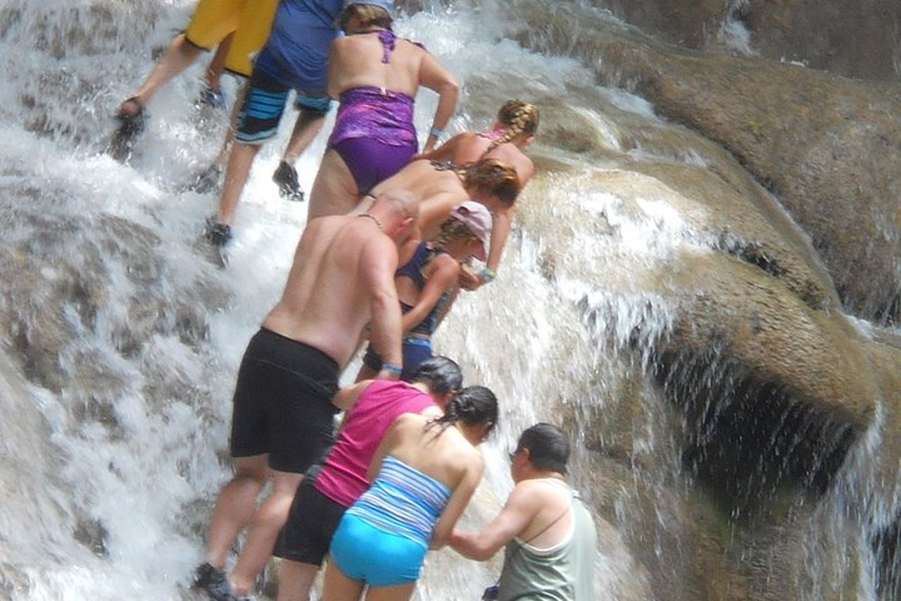 Escursione privata alle cascate del fiume Dunns e Beach Break da Falmouth — 3