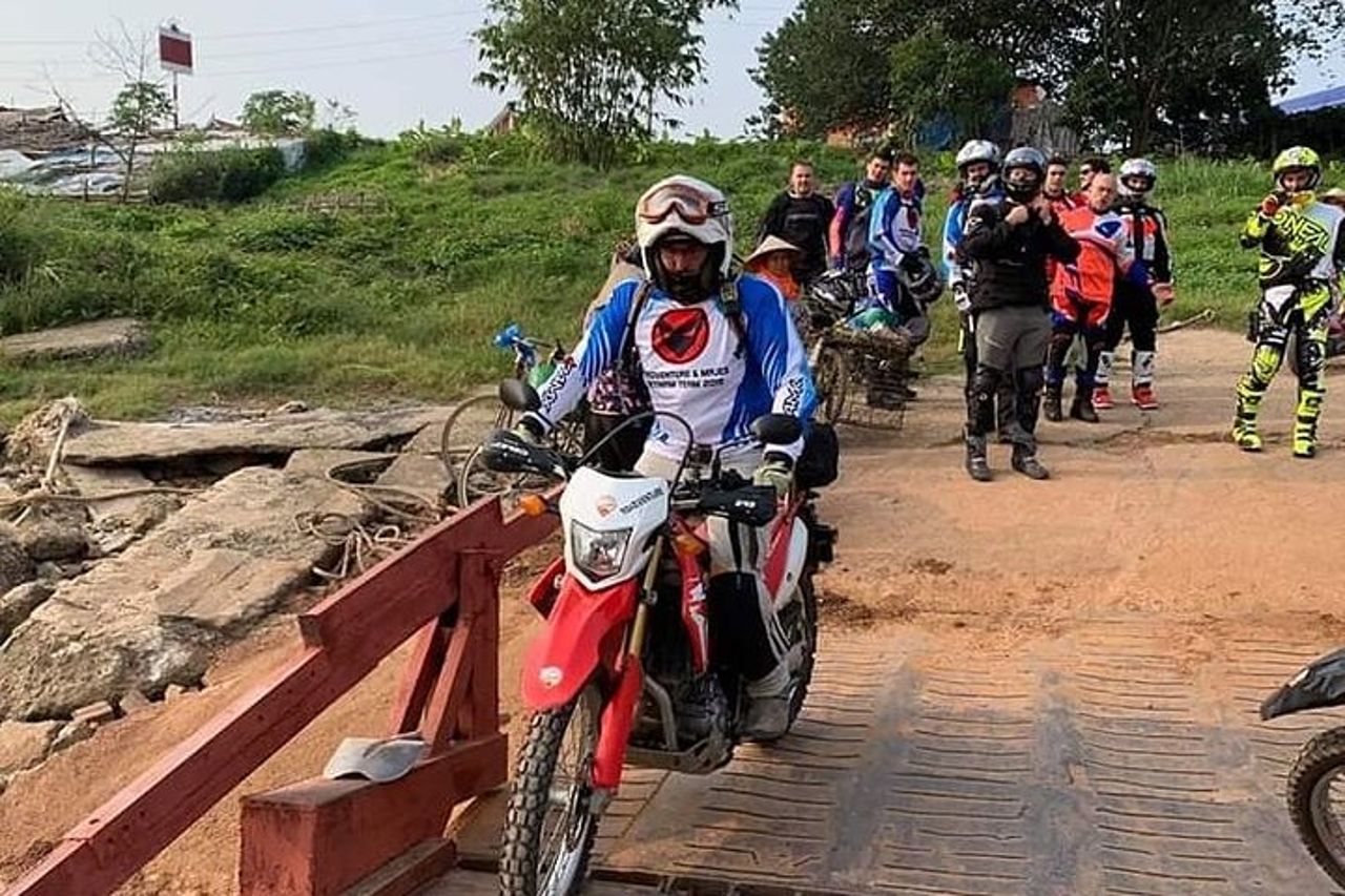 Ha Giang Dirt Bike - fuoristrada 4 giorni + camera privata - piccolo gruppo — 4
