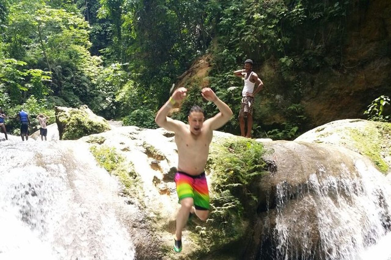Escursione privata a Blue Hole e Dunns River Shore di un'intera giornata da Falmouth — 7