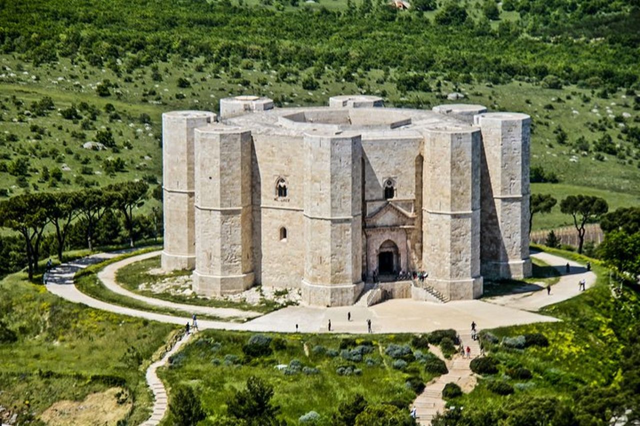 Visita a Trani e Castel del Monte con degustazione di vini da Bari o Ostuni — 6