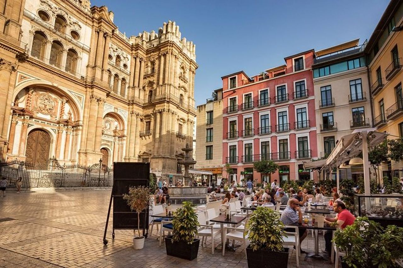 Tour privato di degustazione di tapas e passeggiate nel centro storico di Malaga — 2