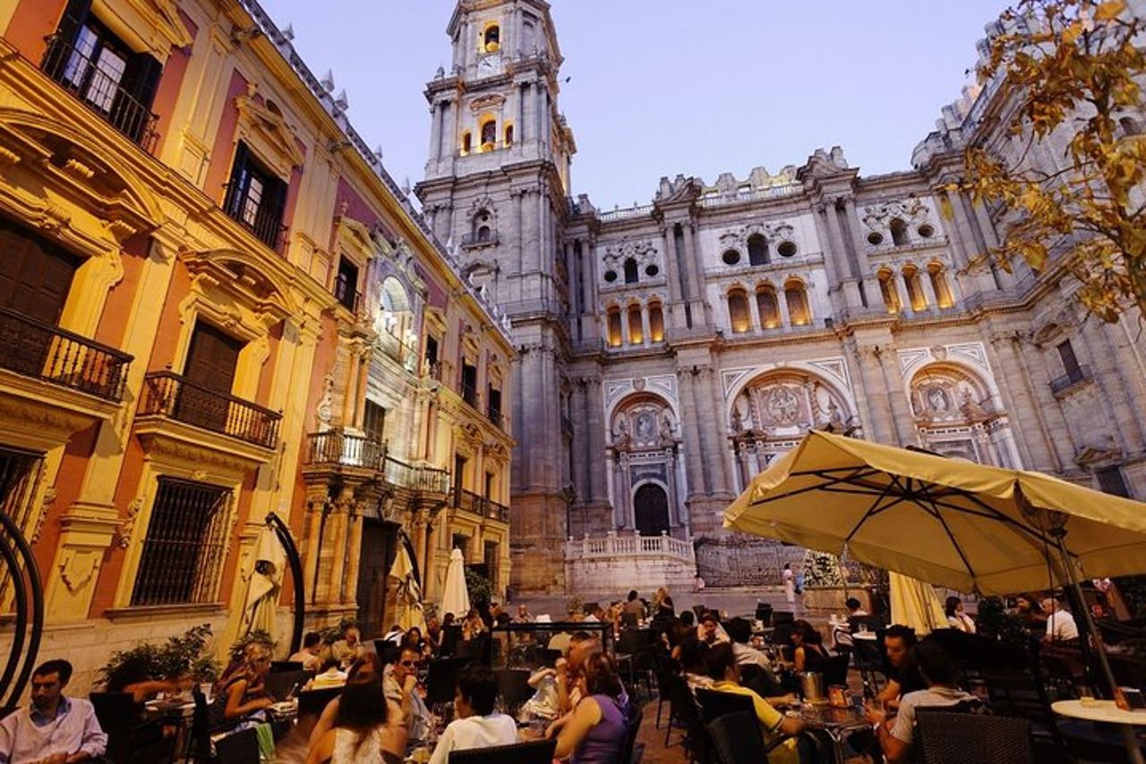 Tour privato di degustazione di tapas e passeggiate nel centro storico di Malaga — 3