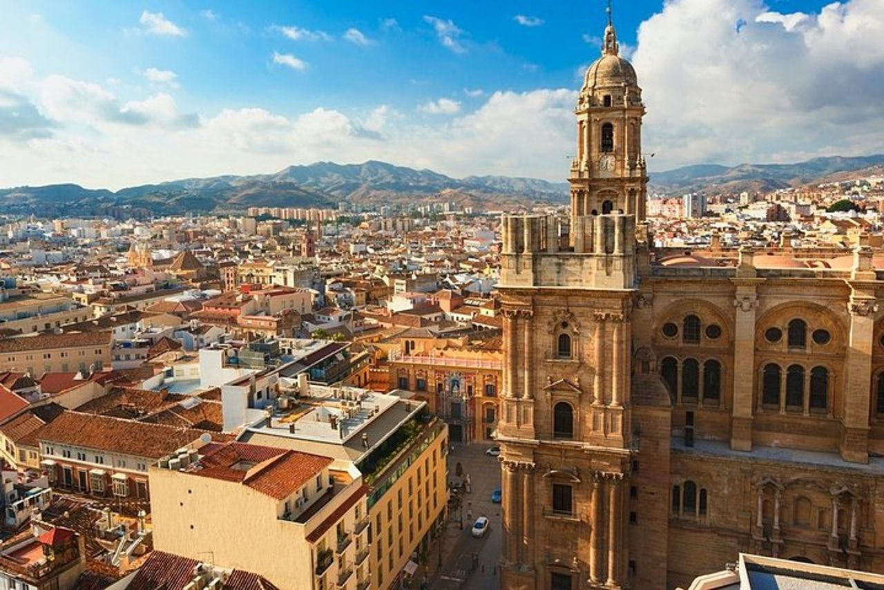 Tour privato di degustazione di tapas e passeggiate nel centro storico di Malaga