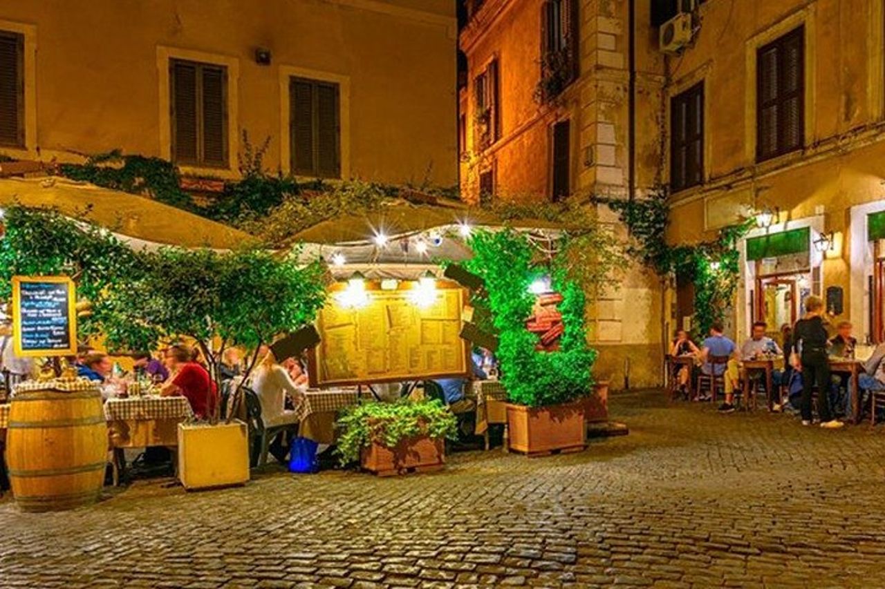 Tour Roma By Night e Pizza in E-scooter di alta qualità!