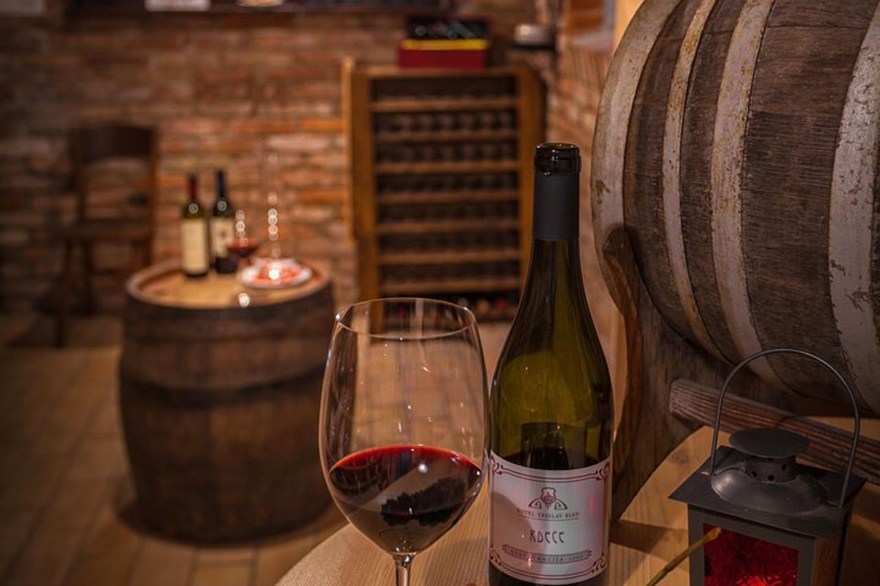 Degustazione di vini sloveni presso la cantina dell''Hotel Triglav Bled — 5