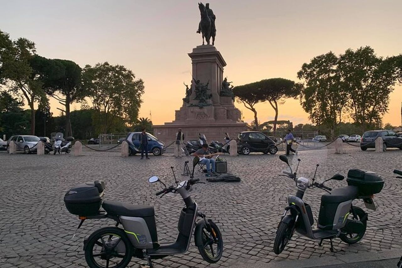 Tour Roma By Night e Pizza in E-scooter di alta qualità! — 3