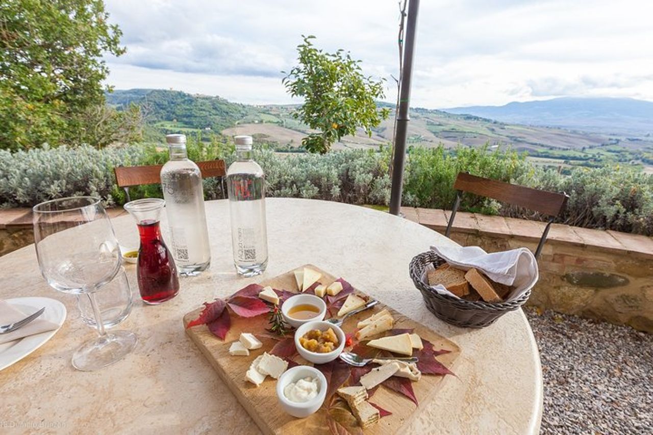 Degustazione di vini e formaggi Costa toscana meridionale Escursione dal porto di Civitavecchia — 3