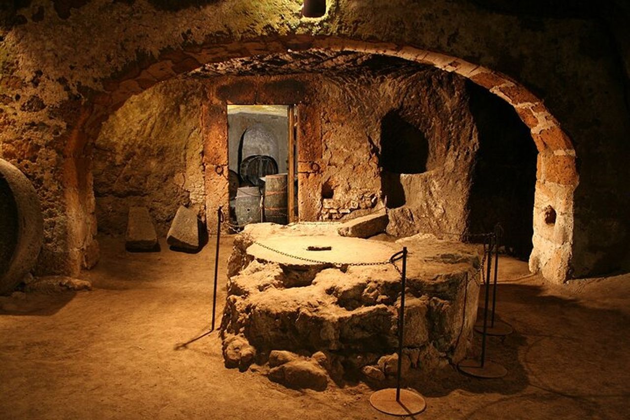 Aperitivo di fronte al Duomo e Tour di Orvieto Underground — 2