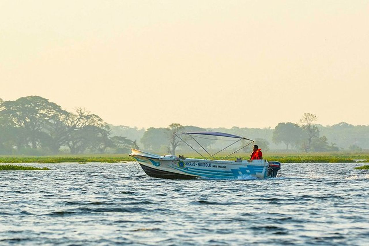 Pesca nel lago a Tissamaharama