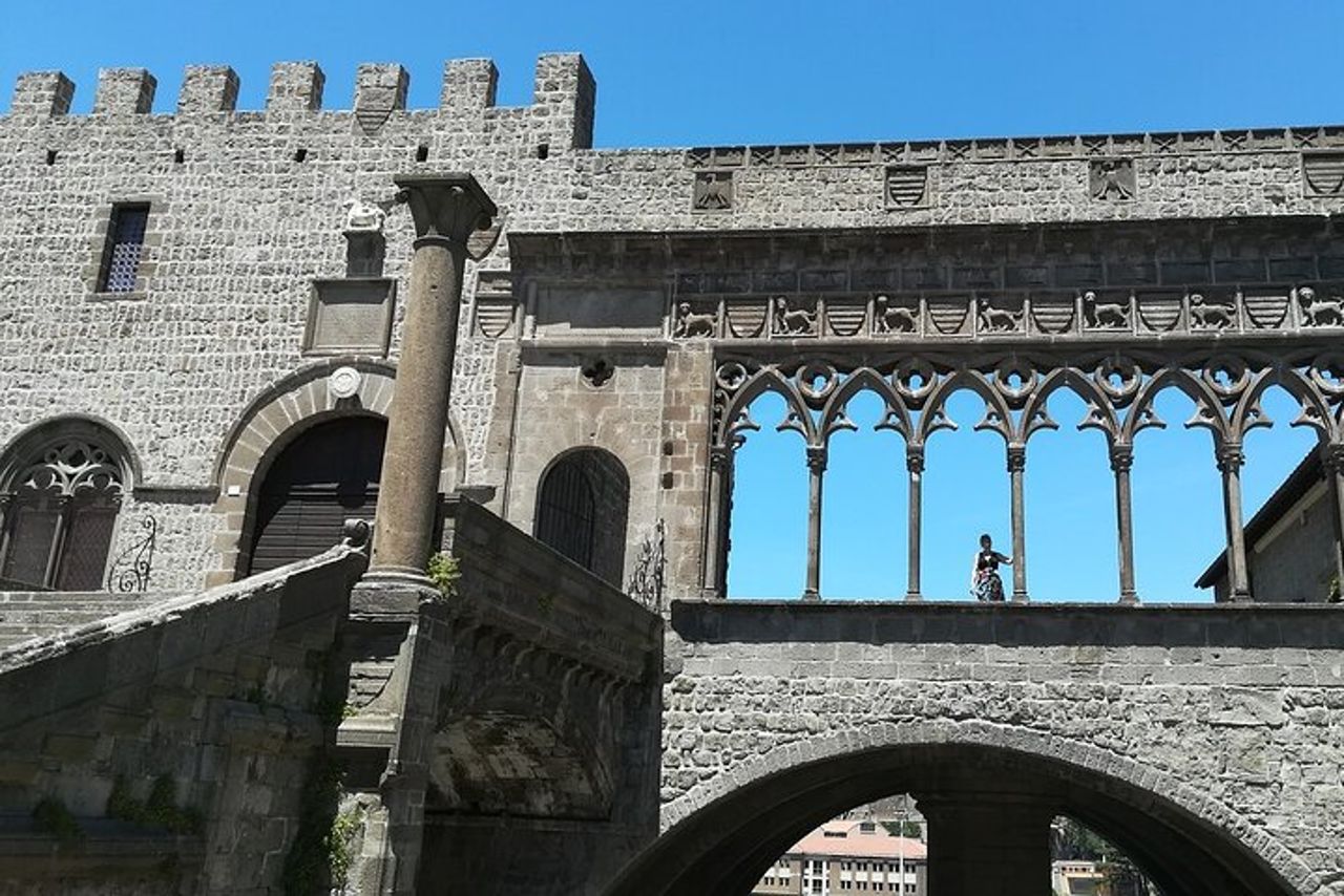 Tour privato della città di Viterbo con le tombe dei papi Palazzo del Conclave e Duomo — 3