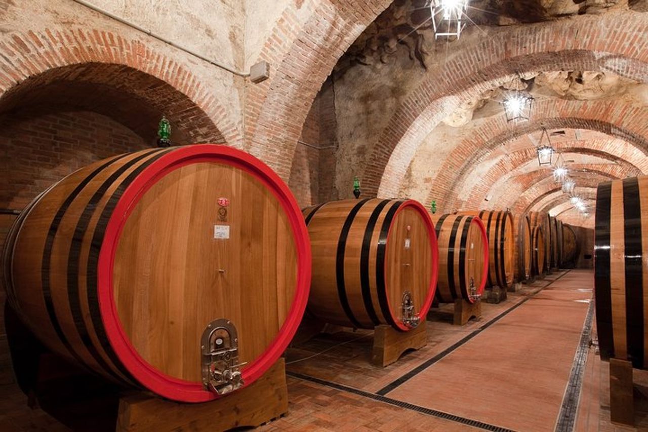Montepulciano: Visita guidata in cantina e degustazione di vini toscan — 6