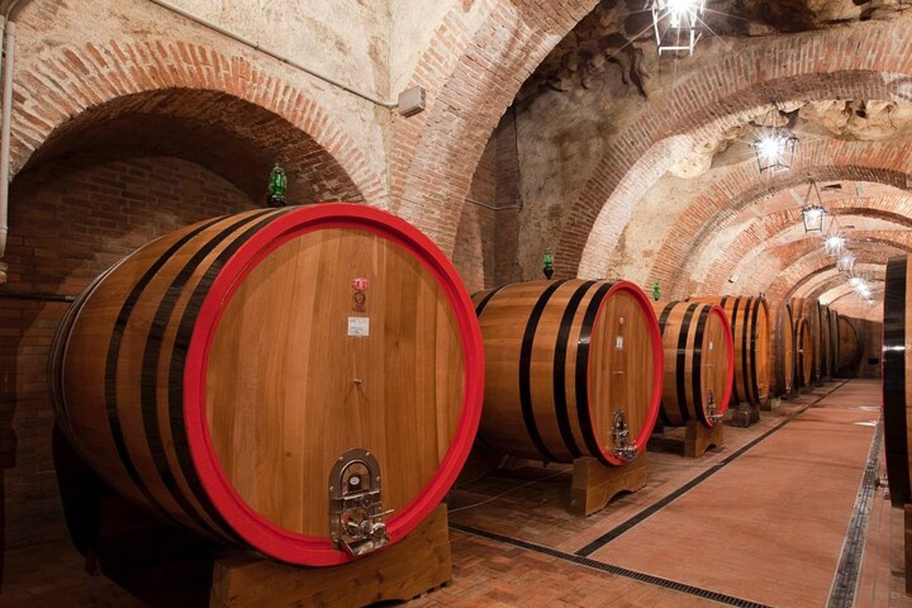 Montepulciano: Visita guidata e degustazione con pranzo in cantina — 8