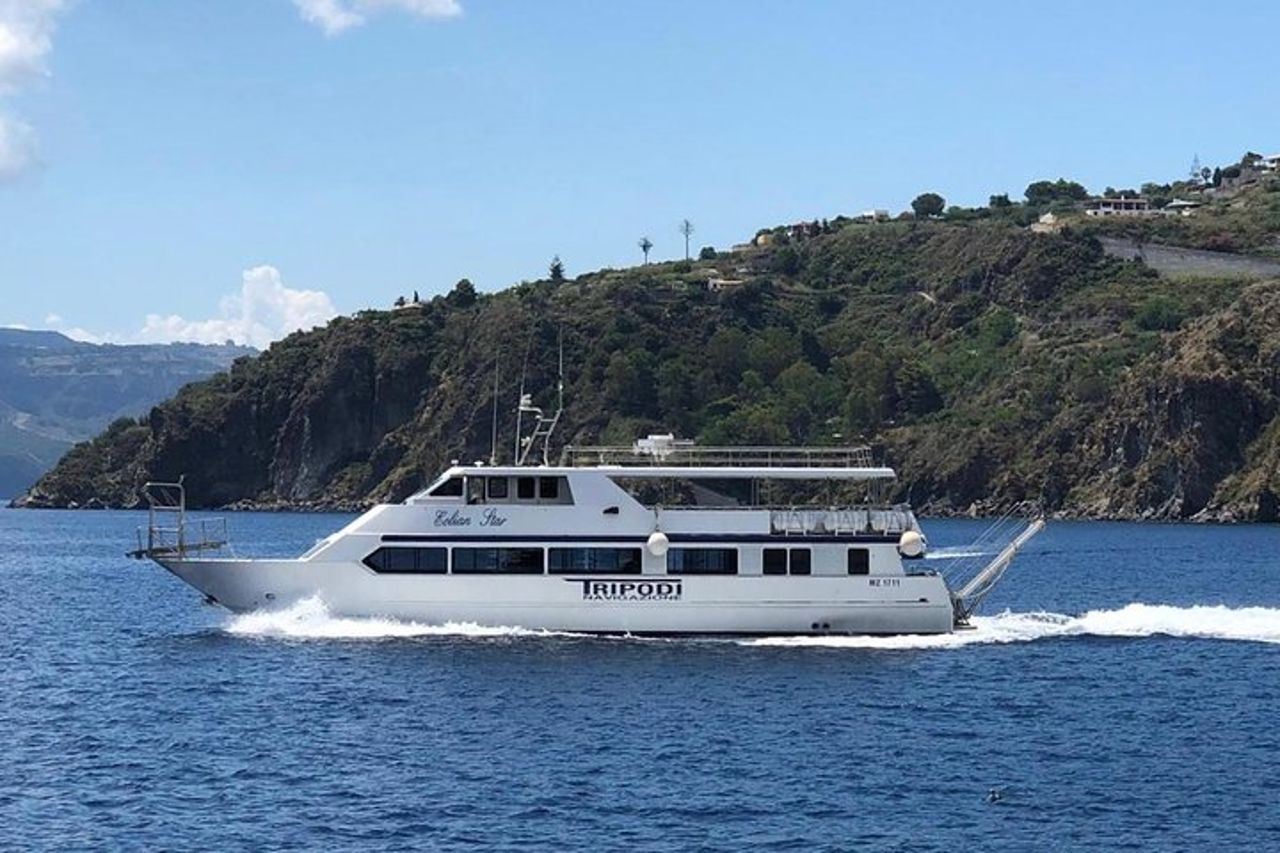 Escursione a VULCANO LIPARI SCIARA DEL FUOCO da Tropea — 2