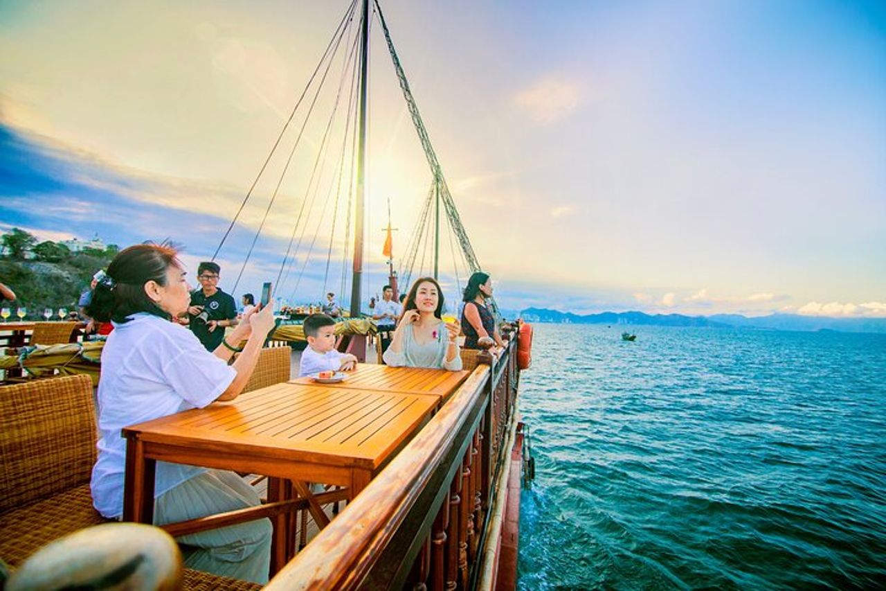 Nha Trang Sunset Cocktails and Dinner Cruise — 5